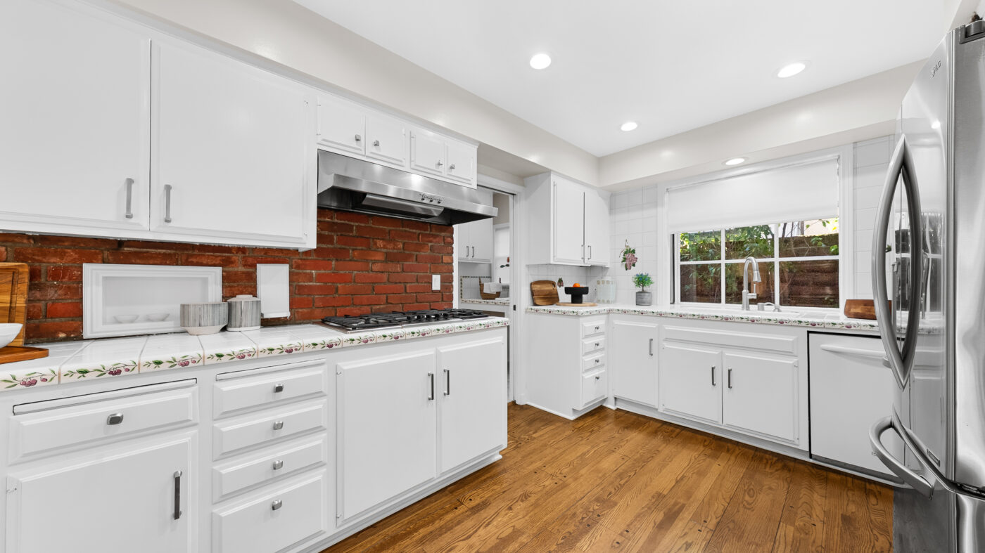 224 24TH ST (28 of 83) KIT1