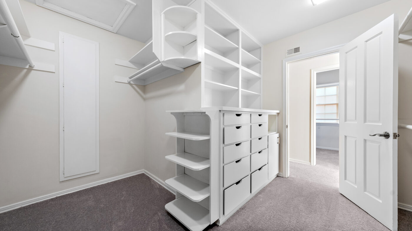 224 24TH ST (50 of 83) MBR closet